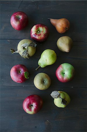 Various types of apples and pears (seen from above) Stock Photo - Premium Royalty-Free, Code: 659-08512762