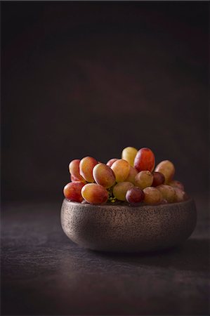 red grape - A bowl of grapes Stock Photo - Premium Royalty-Free, Code: 659-08512903