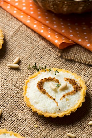 Savoury cream cheese tartlet Stock Photo - Premium Royalty-Free, Code: 659-08513015