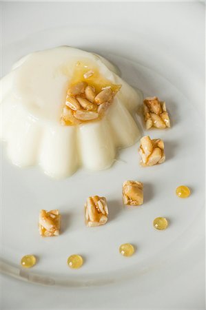 Panna cotta with almond brittle Stock Photo - Premium Royalty-Free, Code: 659-08513012