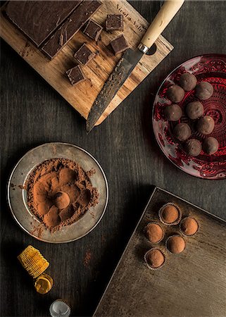 simsearch:841-06805239,k - Chocolate truffles on a dark wood background Stock Photo - Premium Royalty-Free, Code: 659-08895348