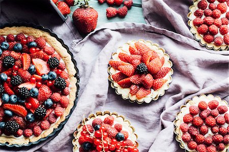 simsearch:659-08419643,k - Various berry tarts Stock Photo - Premium Royalty-Free, Code: 659-08895362