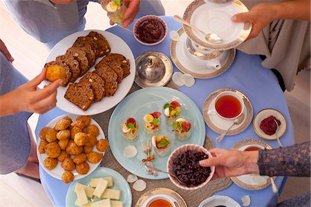 simsearch:659-06903182,k - Party table with snacks for Teatime Foto de stock - Sin royalties Premium, Código: 659-08895498
