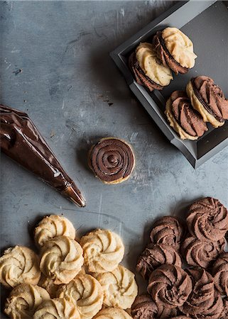 Viennese swirl cookies filled with chocolate cream, on a metal background Stock Photo - Premium Royalty-Free, Code: 659-08895531