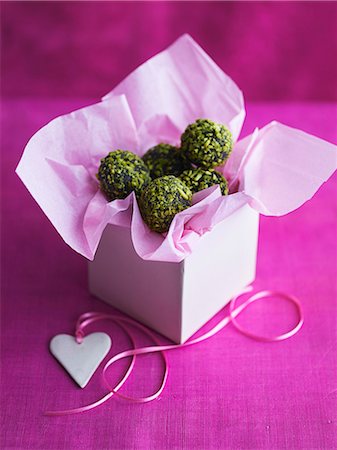 simsearch:841-06805239,k - Chocolate truffles in a pistachio coating for Valentine's Day Stock Photo - Premium Royalty-Free, Code: 659-08895719