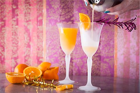 simsearch:659-08147489,k - Apricot sour cocktails with orange juice Stockbilder - Premium RF Lizenzfrei, Bildnummer: 659-08896319
