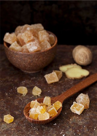 simsearch:659-06151276,k - Candied ginger in a bowl and on a wooden spoon Stock Photo - Premium Royalty-Free, Code: 659-08896327
