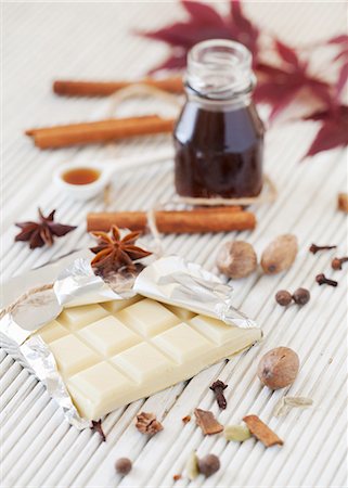 simsearch:659-07069631,k - An arrangement of white chocolate, spices and syrup Stock Photo - Premium Royalty-Free, Code: 659-08896334