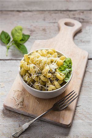 dishes - A bowl of pasta with basil pesto Stock Photo - Premium Royalty-Free, Code: 659-08896460