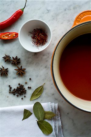 simsearch:659-06373046,k - Tomato broth, bay leaves, peppercorns, star anise, saffron and chillies Stock Photo - Premium Royalty-Free, Code: 659-08896504