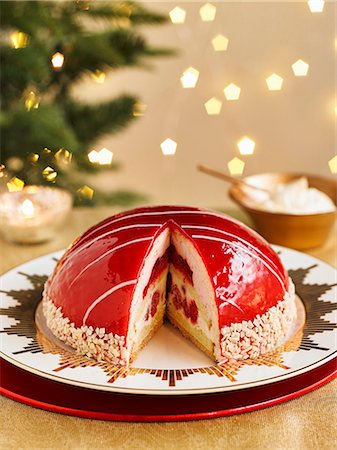 Raspberry Frozen Bombe Dessert Stock Photo - Premium Royalty-Free, Code: 659-08896801