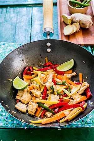 simsearch:659-06373117,k - Chicken with ginger and vegetables in a wok (Asia) Foto de stock - Sin royalties Premium, Código: 659-08896822