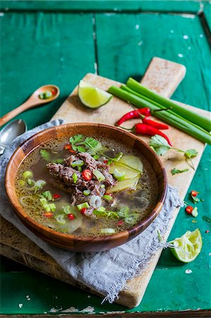 Thai soup with beef Photographie de stock - Premium Libres de Droits, Code: 659-08896831