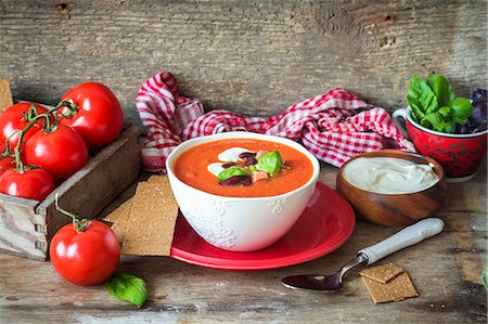 Hot tomato puree soup with beans, decorated with sour cream and basil Stock Photo - Premium Royalty-Free, Code: 659-08896849