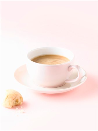 Cup of Coffee with Milk on Saucer Foto de stock - Sin royalties Premium, Código: 659-08896999