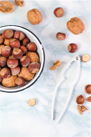 Walnuts and hazelnuts Stock Photo - Premium Royalty-Free, Code: 659-08897176