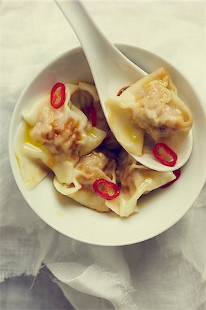simsearch:659-07739811,k - Won tons with soy sauce and chillis Stock Photo - Premium Royalty-Free, Code: 659-08904246