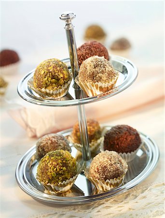 simsearch:841-06805239,k - Truffle pralines on a cake stand Stock Photo - Premium Royalty-Free, Code: 659-08904321