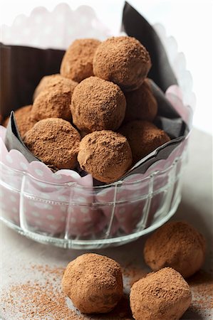 simsearch:841-06805239,k - Homemade chocolate truffles Stock Photo - Premium Royalty-Free, Code: 659-08904357