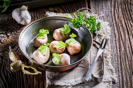 escargot - Snails with garlic butter and parsley Stock Photo - Premium Royalty-Free, Code: 659-08904767