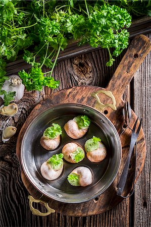 escargot - Snails with garlic butter and parsley Stock Photo - Premium Royalty-Free, Code: 659-08904768