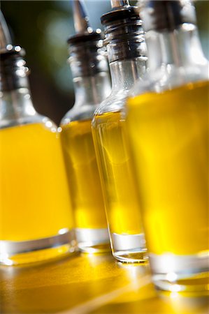 pourer - Olive oil in bottles with pourers (close-up) Stock Photo - Premium Royalty-Free, Code: 659-08905298