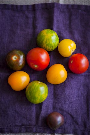 simsearch:659-08147216,k - Different-colured tomatoes (seen from above) Stock Photo - Premium Royalty-Free, Code: 659-08905317