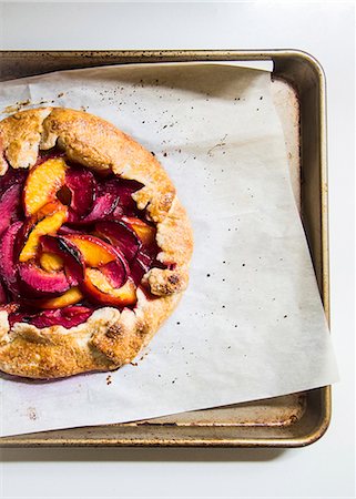 simsearch:659-01850806,k - A galette with peaches and plums Stock Photo - Premium Royalty-Free, Code: 659-08905340