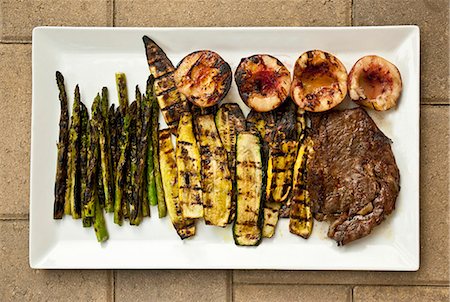 simsearch:649-06352937,k - Grilled steak and vegetables on a rectangular plate Stock Photo - Premium Royalty-Free, Code: 659-08905391