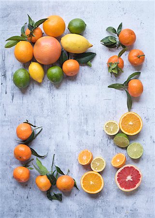 simsearch:700-00015318,k - Assorted citrus fruit Photographie de stock - Premium Libres de Droits, Code: 659-08905428