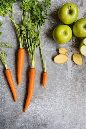 simsearch:659-08147216,k - Fresh carrots, ginger and apples (seen from above) Stock Photo - Premium Royalty-Free, Code: 659-08905471