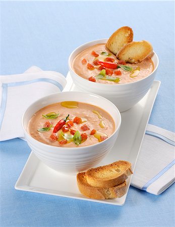 simsearch:659-08940768,k - Creamy tomato soup with toasted bread Stock Photo - Premium Royalty-Free, Code: 659-08905737