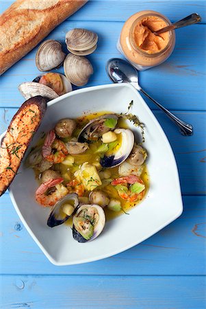 solanum tuberosum - Seafood soup with shrimps, clams and potatoes Stock Photo - Premium Royalty-Free, Code: 659-08905819
