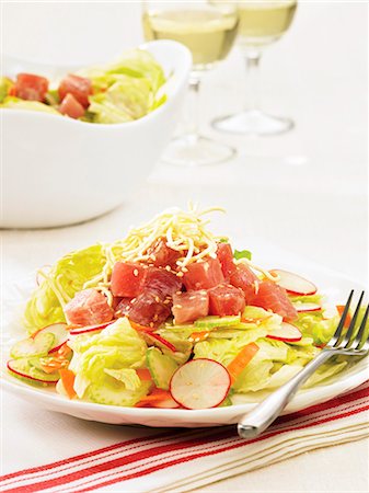 simsearch:659-07610354,k - Tuna sashimi on a bed of leaf salad Stock Photo - Premium Royalty-Free, Code: 659-08905978