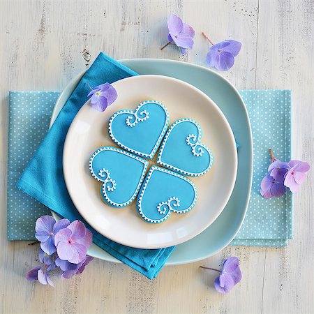 Four heart-shaped biscuits decorated with blue and white icing Stock Photo - Premium Royalty-Free, Code: 659-08905973