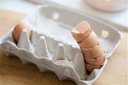 egg box - A stack of eggshells in an egg carton Stock Photo - Premium Royalty-Free, Code: 659-08906206
