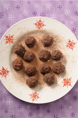simsearch:841-06805239,k - Chocolate truffles with cocoa powder (Christmas) Stock Photo - Premium Royalty-Free, Code: 659-08902504