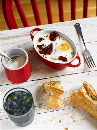 simsearch:859-06538435,k - Eggs cocotte with a beetroot salad Stock Photo - Premium Royalty-Free, Code: 659-08902995