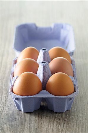 simsearch:659-03536847,k - Six eggs in an egg box Foto de stock - Sin royalties Premium, Código: 659-08903243