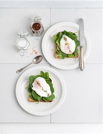 simsearch:400-07899875,k - Toast topped with young spinach and poached egg Stock Photo - Premium Royalty-Free, Code: 659-08903488
