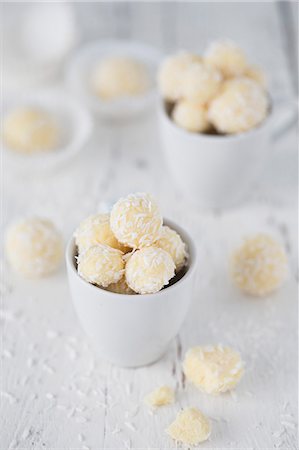 simsearch:841-06805239,k - Coconut truffles in a white cup Stock Photo - Premium Royalty-Free, Code: 659-08903608