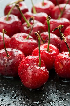simsearch:659-07597339,k - Fresh cherries with drops of water (close-up) Stock Photo - Premium Royalty-Free, Code: 659-08939902