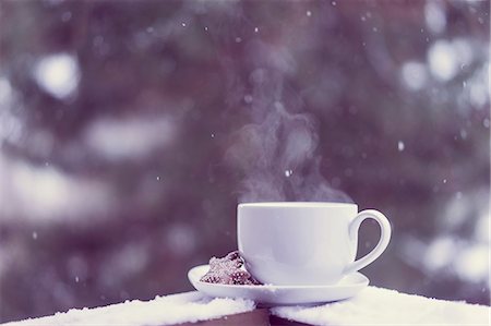 simsearch:659-06184015,k - A cup of hot tea with biscuits on a saucer on a snow-covered balcony Stock Photo - Premium Royalty-Free, Code: 659-08939929