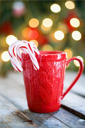 simsearch:659-07069631,k - Candy canes in a red cup Stock Photo - Premium Royalty-Free, Code: 659-08939923