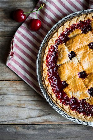 simsearch:659-06373112,k - Homemade cherry pie on a rustic surface Stock Photo - Premium Royalty-Free, Code: 659-08940027