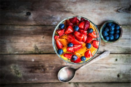simsearch:659-07069181,k - Colourful fruit salad in a jar on rustic wooden surface Stock Photo - Premium Royalty-Free, Code: 659-08940054