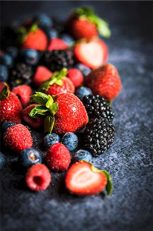 simsearch:659-06186270,k - Various berries on a rustic black surface Stock Photo - Premium Royalty-Free, Code: 659-08940052