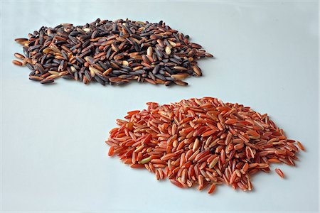 peace silhouette in black - A pile of red rice and a pile of black rice Stock Photo - Premium Royalty-Free, Code: 659-08940175