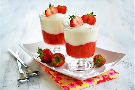 simsearch:659-07069181,k - Desserts made with strawberry mousse and yoghurt in glasses on a tray garnished with fresh fruit Stock Photo - Premium Royalty-Free, Code: 659-08940258