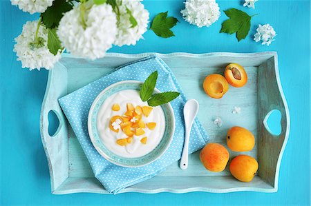 sweet   no people - Yoghurt with apricots and mint Stock Photo - Premium Royalty-Free, Code: 659-08940415